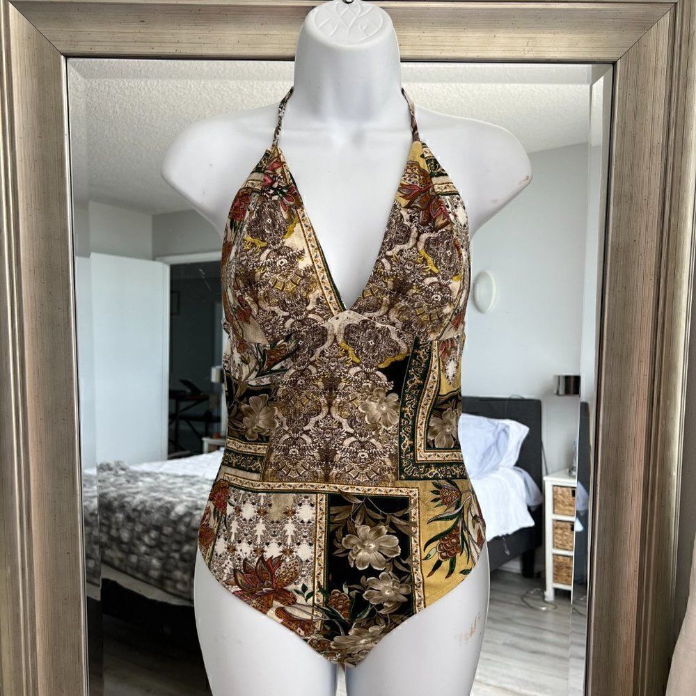 STUDIO F Bodysuit For Women Vintage Look Sleeveless In Size M.
